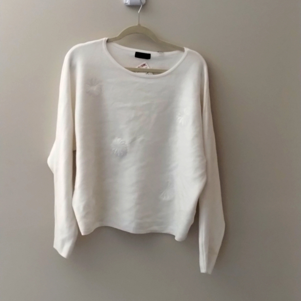 XL Tahari Long Sleeved White Blouse